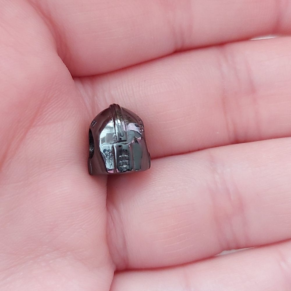 925 Sterling Silver Mandalorian Helmet Star Wars Charm - Picture 2 of 7